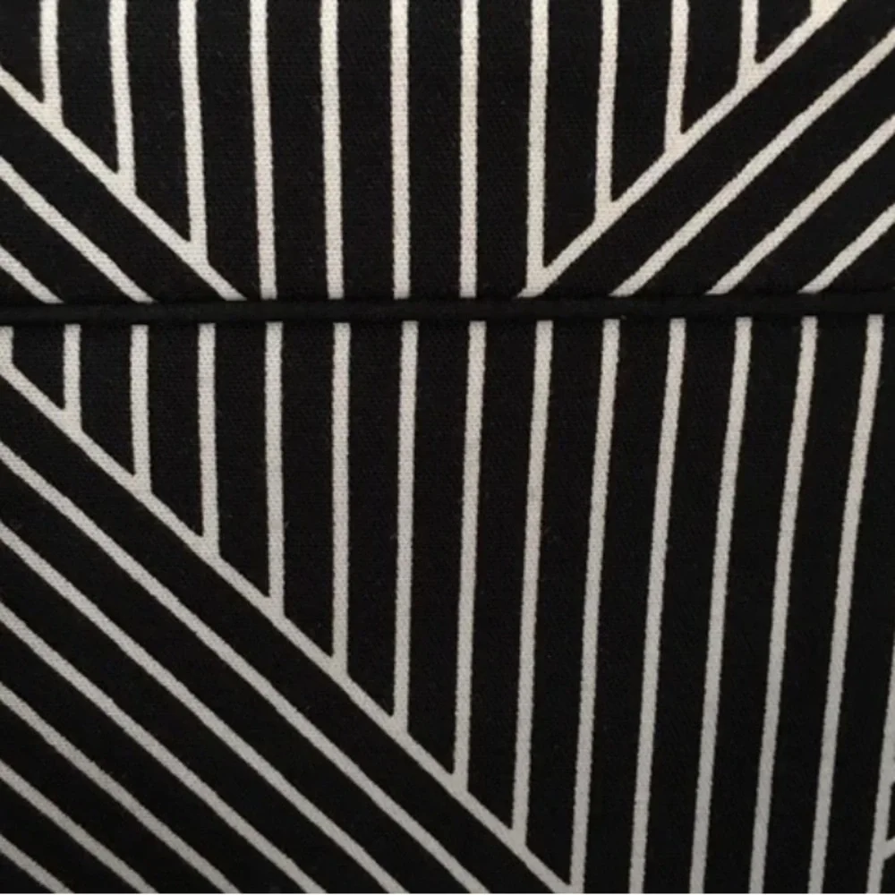 ❤️❤️ Ann Taylor Black white geometric midi skirt Ann Taylor ❤️❤️beautiful